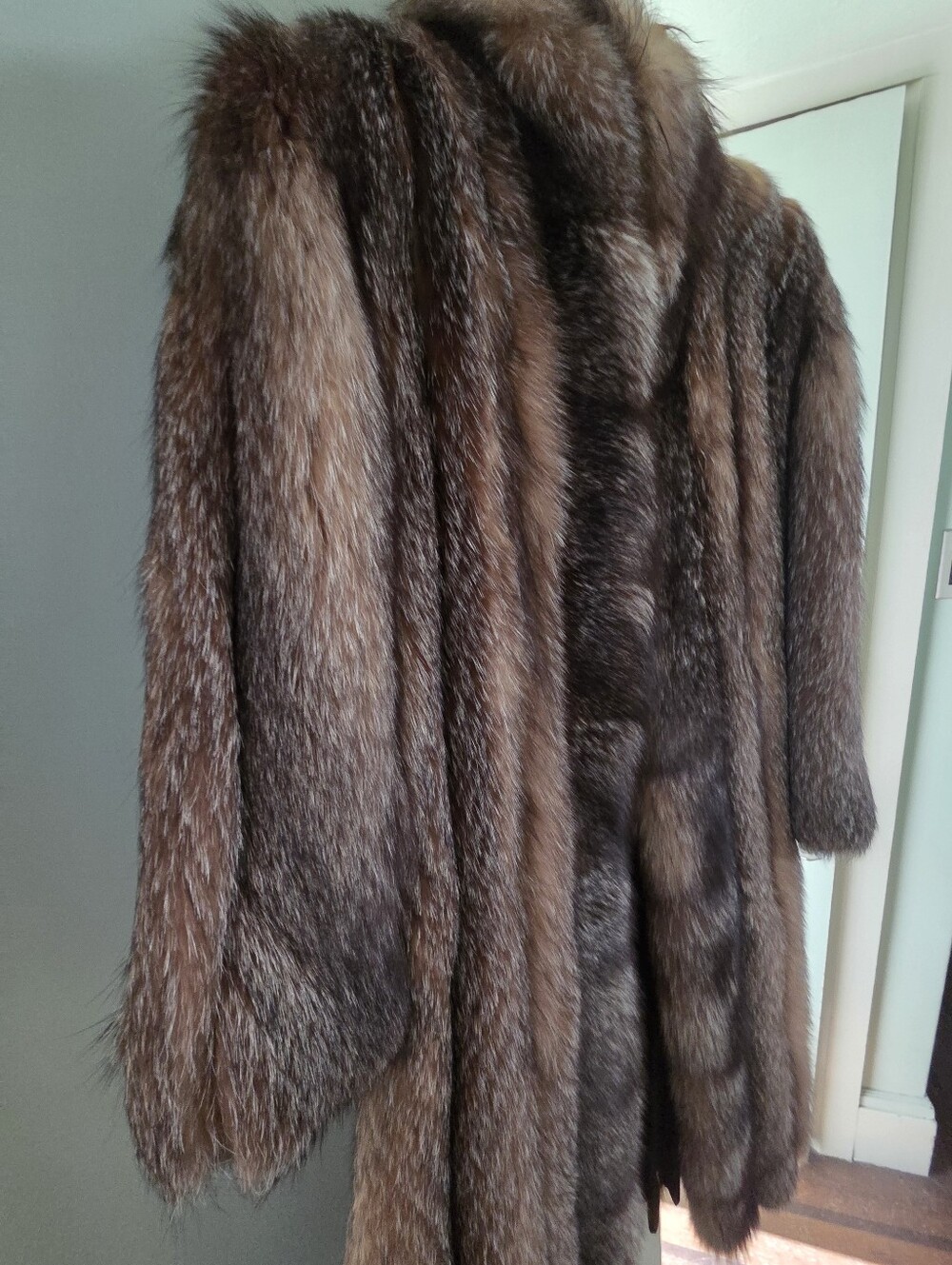 Vintage Full-Length Fox Fur Coat - Picture 3 of 10
